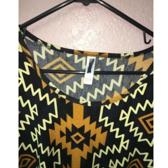 LuLaRoe Classic T Size XS Top Multi Color NWT - Picture 3 of 4